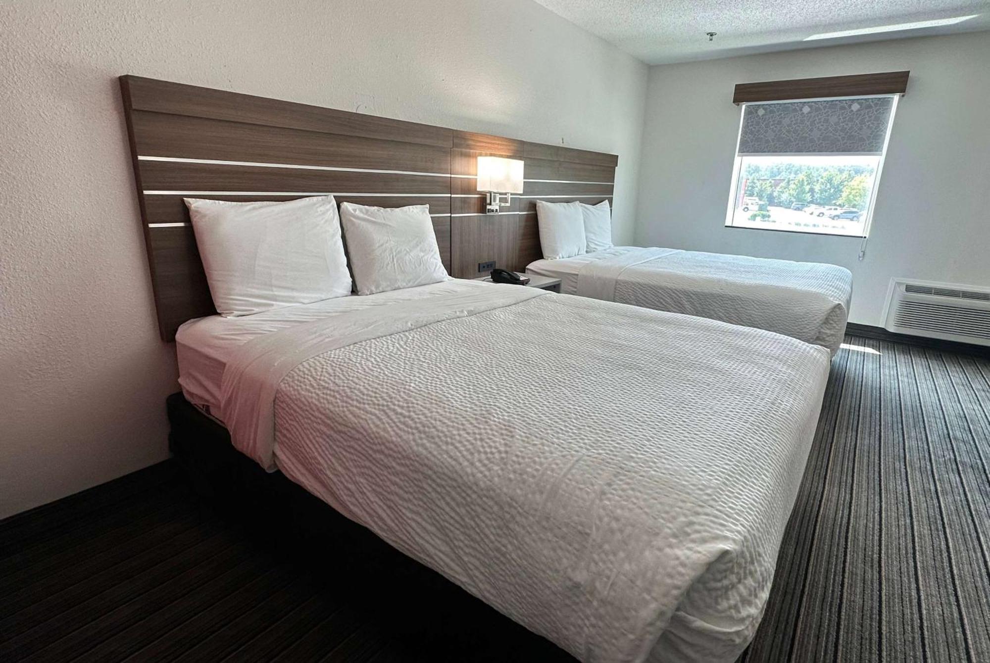 מלון Ramada By Wyndham Lithia Springs Atlanta מראה חיצוני תמונה