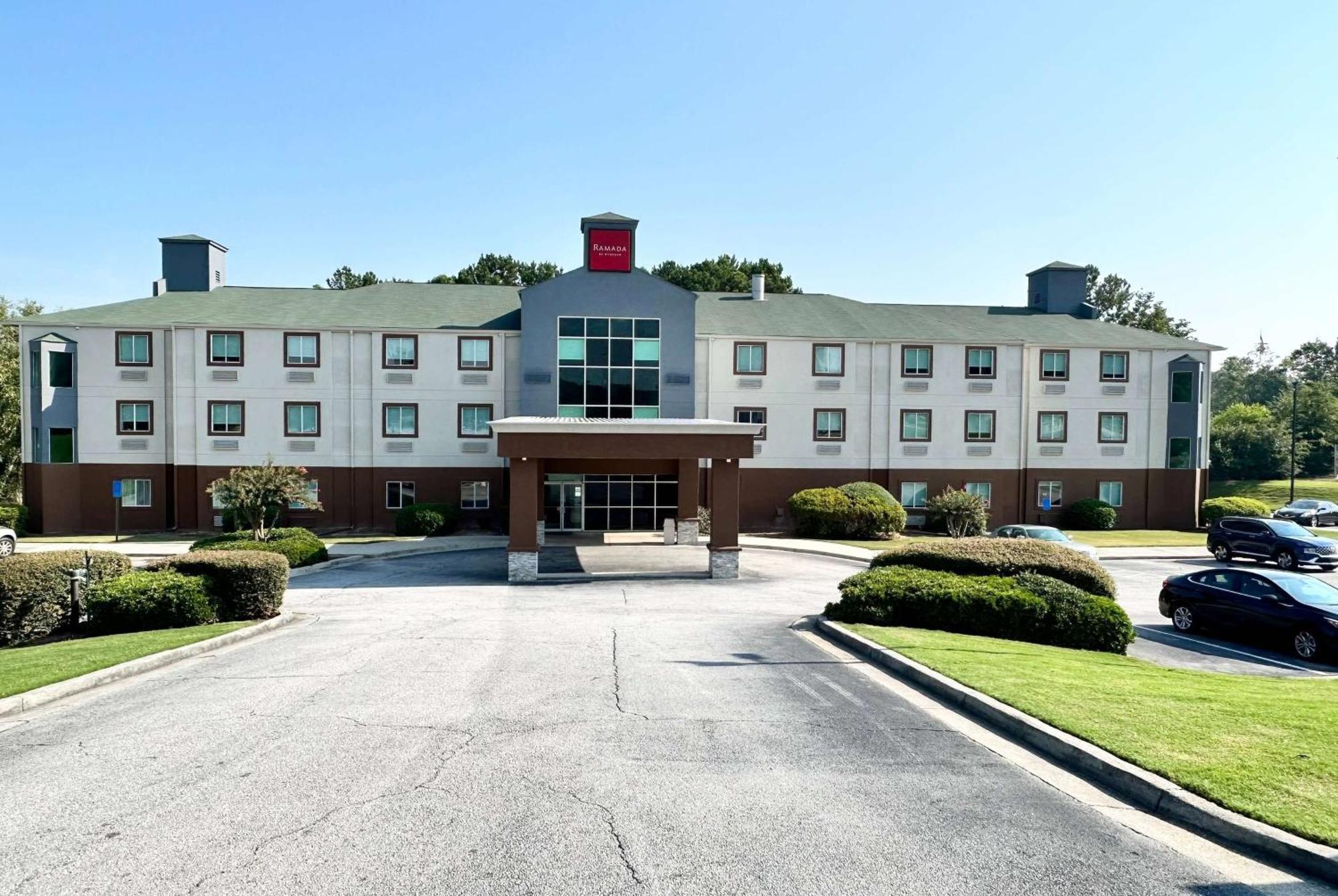 מלון Ramada By Wyndham Lithia Springs Atlanta מראה חיצוני תמונה