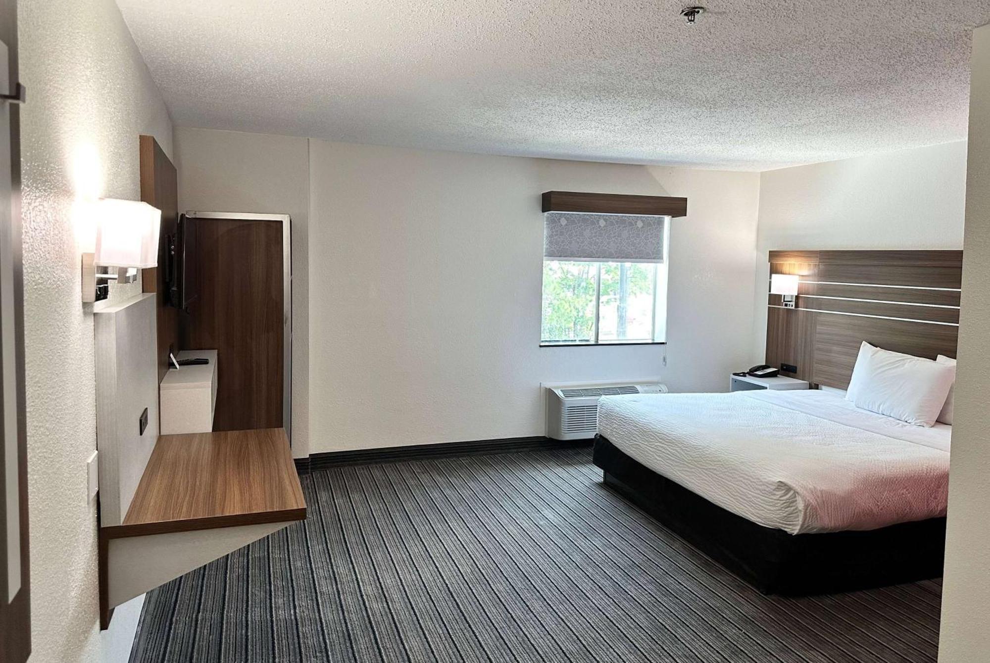 מלון Ramada By Wyndham Lithia Springs Atlanta מראה חיצוני תמונה